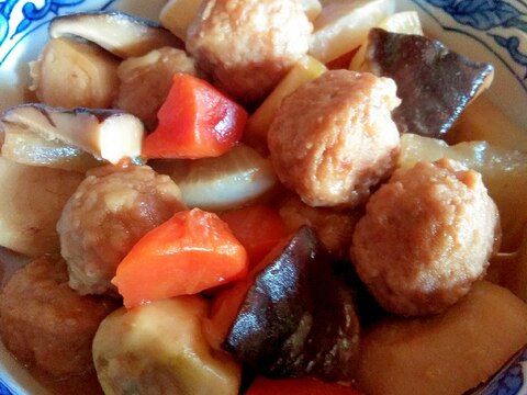 鶏肉団子と里芋と冬野菜の煮物